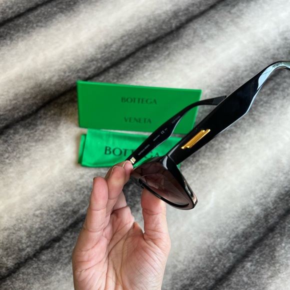 Bottega Veneta BV1121S Sharp Wayfarer Black Sunglasses - Picture 4 of 8